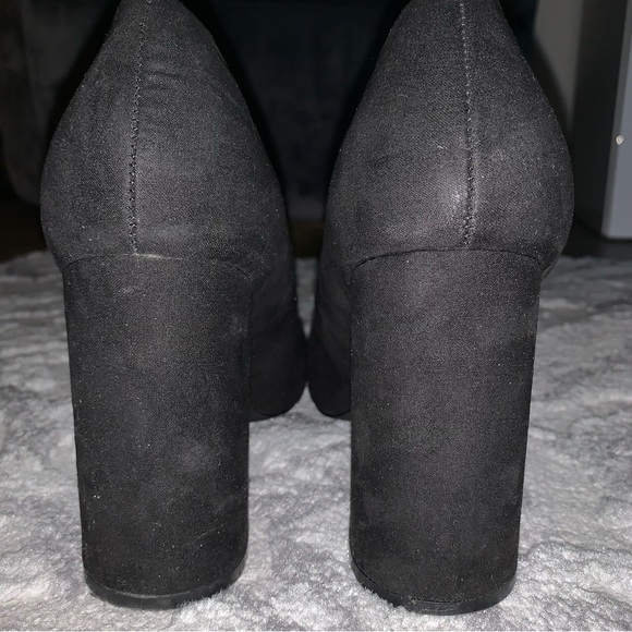 Fashion to Figure Black Pointed Toe Block Heels - Picture 5 of 9